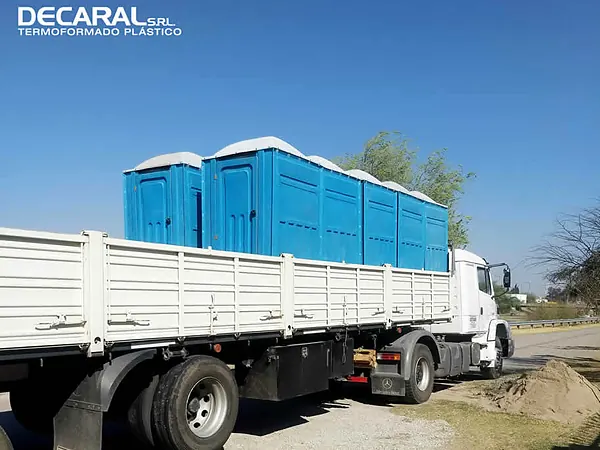 Cliente retirando baños en planta