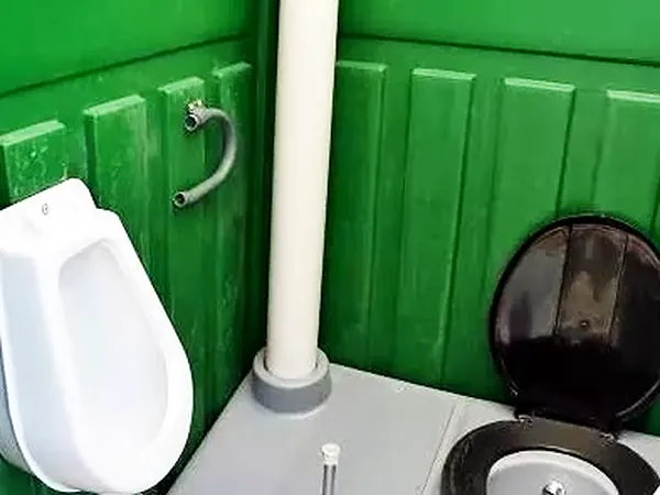 Baño químico con urinario