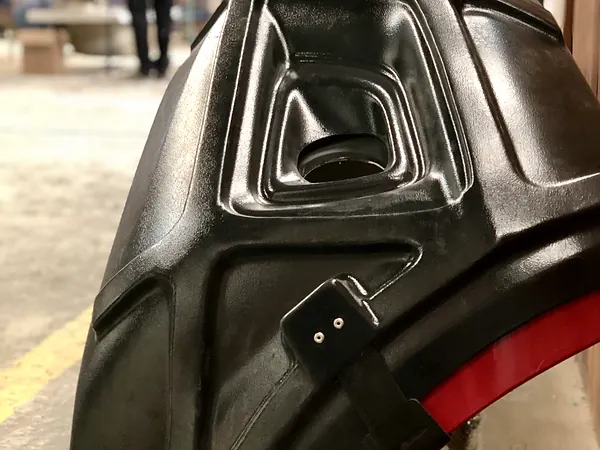 Cubre guardabarro Nissan, detalle de forma
