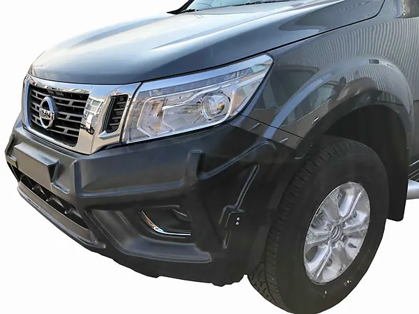 Paragolpe Nissan instalado, vista frontal